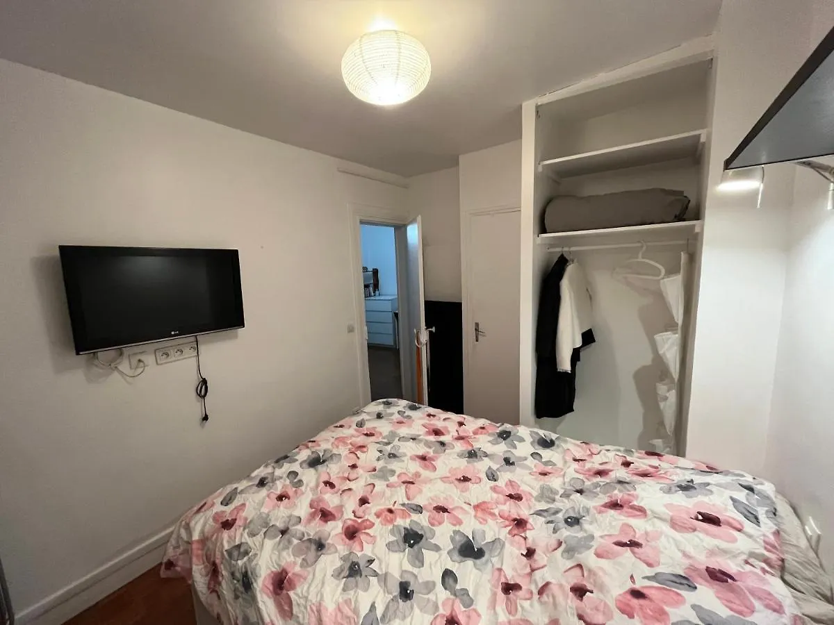 Cozy Little Home In Párizs Apartman