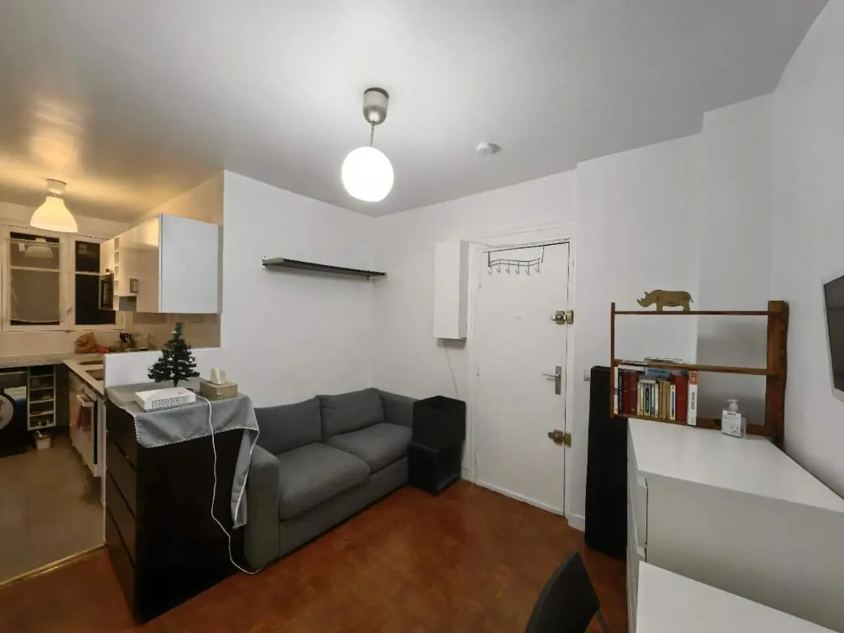 Cozy Little Home In Paris
